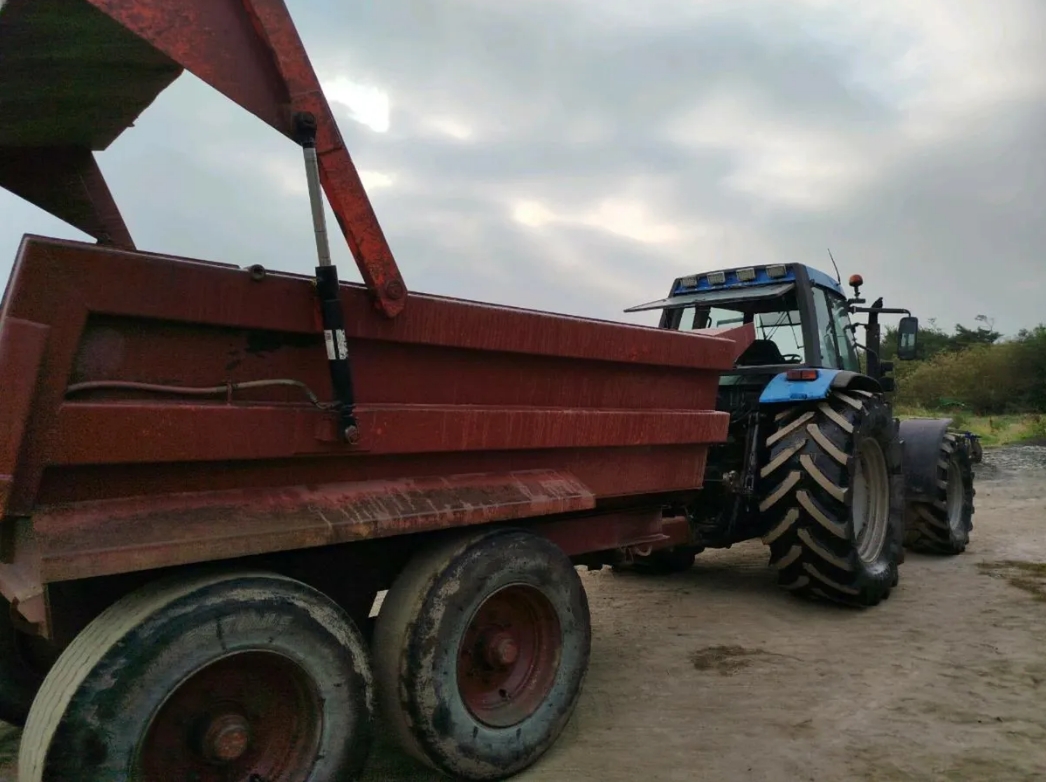 Experienced driver and dump trailer hire