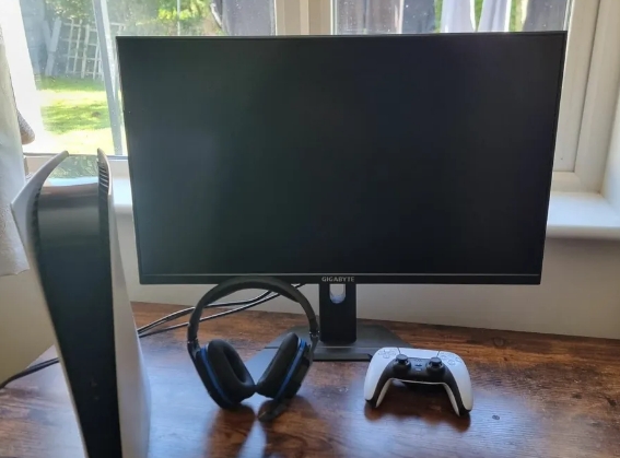 PS5, Gaming Monitor, Secretlab Gaming Chair